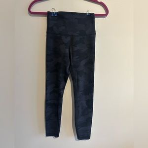 Wunder train camo size 4 lululemon